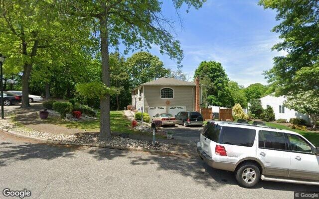 19 Kathy Ct, Northport, NY 11768