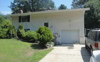 19 Scotch Pine Dr, Islandia, NY 11749