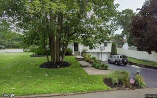 19 State St, Lake Grove, NY 11755