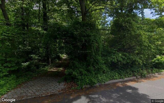 19 Woodfield Ave, Northport, NY 11768