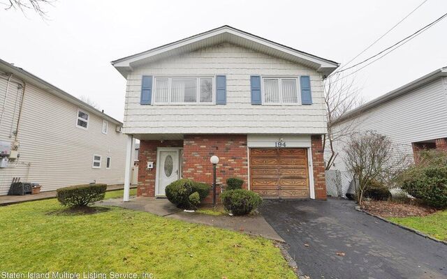 194 Sheraden Ave, Staten Island, NY 10314 (House View)