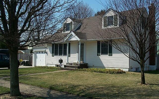 2 Carol Pl, Bethpage, NY 11714