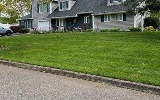 2 Franklin St, Coram, NY 11727 (Yard)