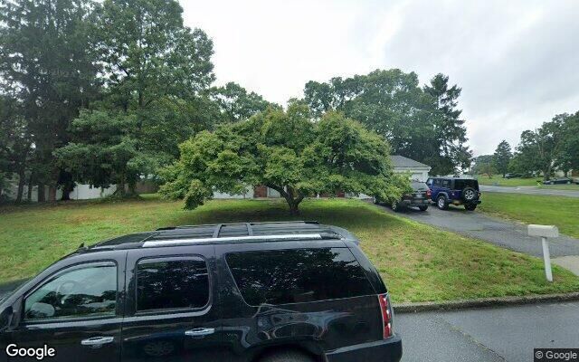 2 Hamilton Ct, Coram, NY 11727 (Yard)