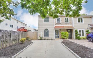 20 Caswell Ln, Staten Island, NY 10314