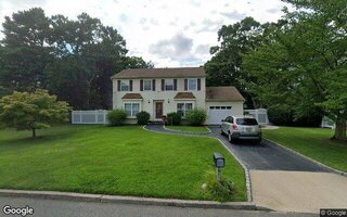 20 Gabon Ln, Coram, NY 11727