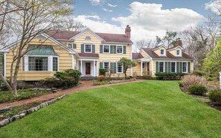 204 Sunset Rd, Oyster Bay, NY 11771