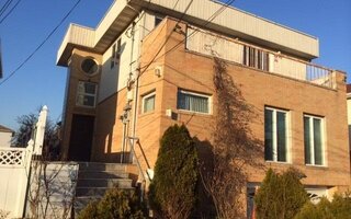 208-11 15th Ave, Bayside, NY 11360