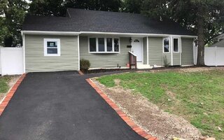 209 Claywood Dr, Brentwood, NY 11717