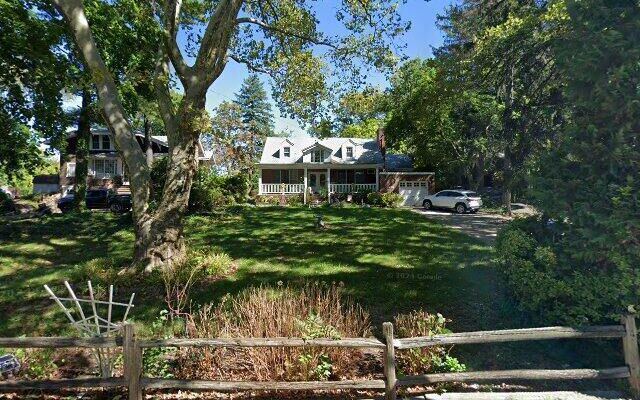 2145 Clove Rd, Staten Island, NY 10305