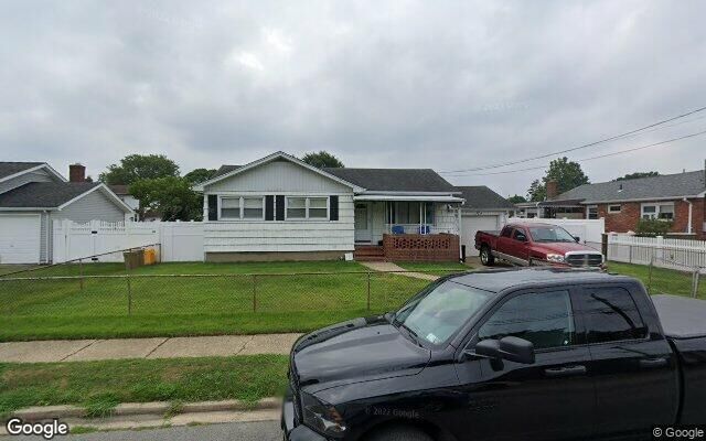 218 N Maple St, Massapequa, NY 11758