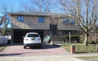 2182 Walsall St, Seaford, NY 11783