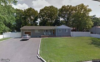 22 Amfer Ct, Bay Shore, NY 11706