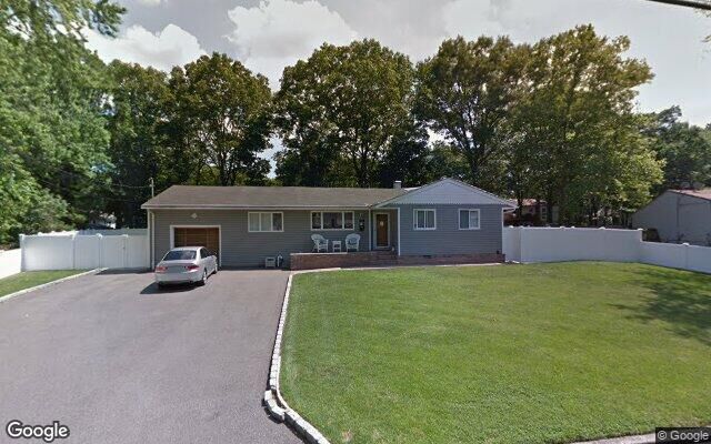 22 Amfer Ct, Bay Shore, NY 11706