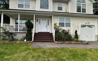 22 Mill Ln, Medford, NY 11763