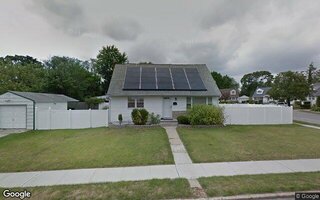 23 Valley Ln, Hicksville, NY 11801