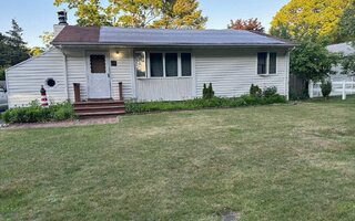 237 Smith Rd, Shirley, NY 11967