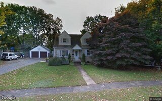 24 Gates St, Greenlawn, NY 11740