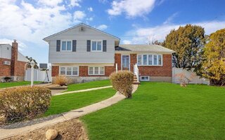 24 Monroe Ave, Hicksville, NY 11801