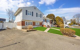 24 Monroe Ave, Hicksville, NY 11801