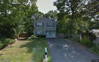 24 Delamere St, Huntington, NY 11743