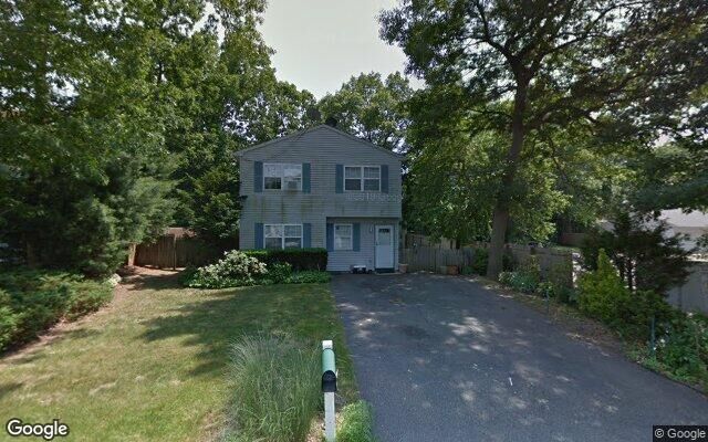 24 Delamere St, Huntington, NY 11743