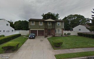 24 Melody Ln, Amityville, NY 11701