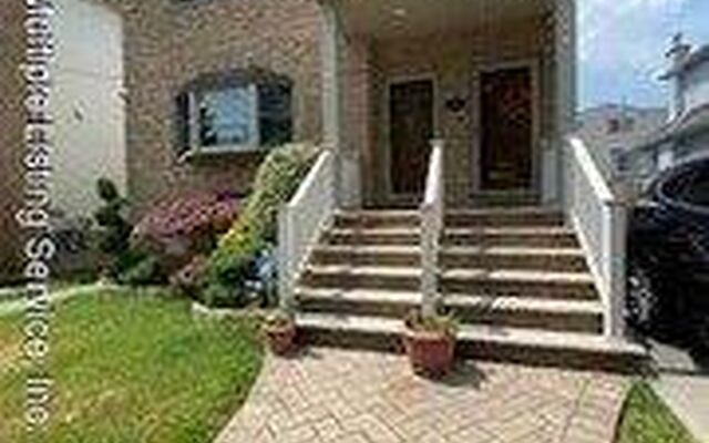240 Alter Ave, Staten Island, NY 10305
