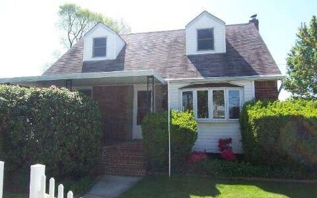 2484 Rose Pl, Westbury, NY 11590
