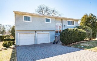 25 Evelyn Dr, Bethpage, NY 11714