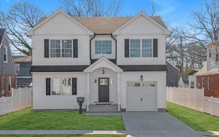 250 Sylvan Dr, West Hempstead, NY 11552