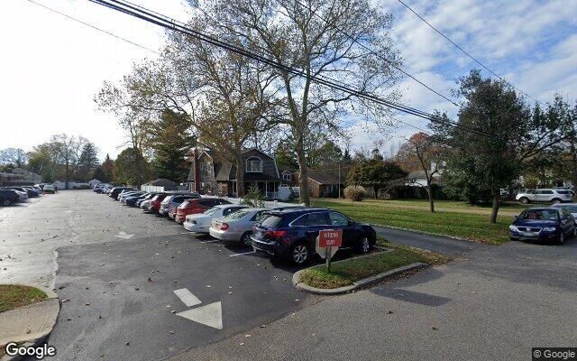 26 Clinton St, Babylon, NY 11702