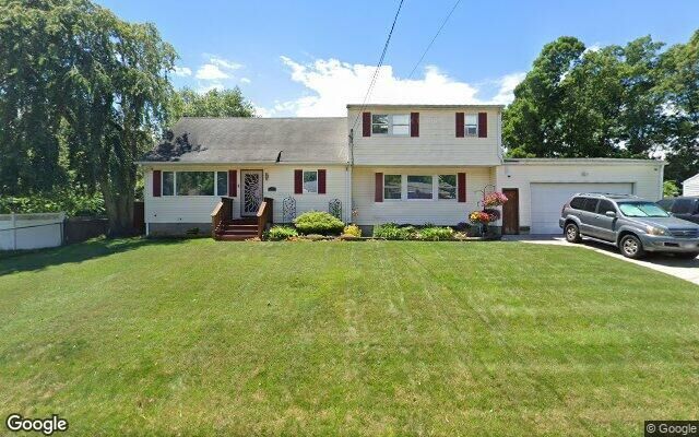 26 Lakeview Dr, Middle Island, NY 11953