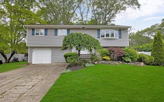 26 Shenandoah Blvd, Port Jefferson Station, NY 11776