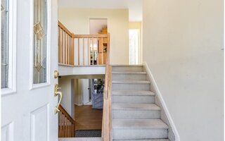 261 Gramercy Dr, Jericho, NY 11753