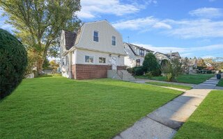 27 Morris St, Freeport, NY 11520