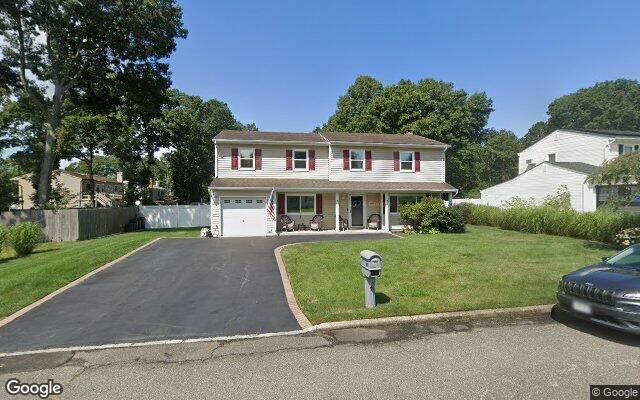 27 Parkridge Cir, Port Jefferson Station, NY 11776