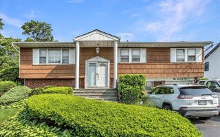 274 Central Park Rd, Plainview, NY 11803