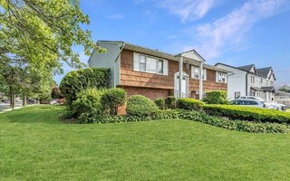 274 Central Park Rd, Plainview, NY 11803