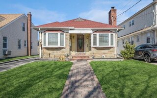 28 Clifford St, Lynbrook, NY 11563