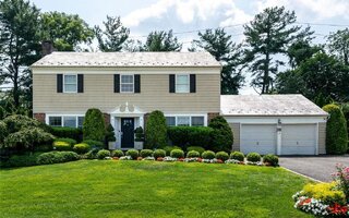 28 Sully Dr, Manhasset, NY 11030