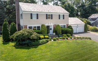 28 Sully Dr, Manhasset, NY 11030