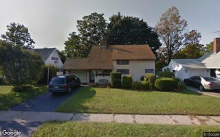 28 Choir Ln, Westbury, NY 11590