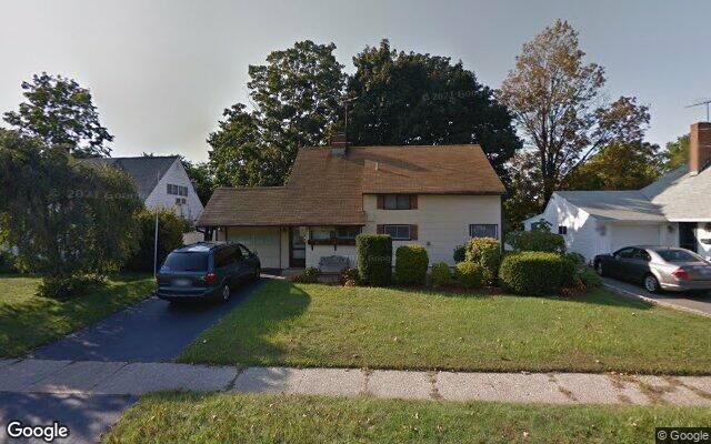 28 Choir Ln, Westbury, NY 11590