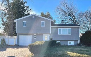 28 Speed St, Brentwood, NY 11717