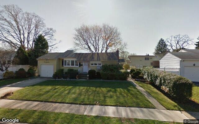 282 N Linden St, Massapequa, NY 11758