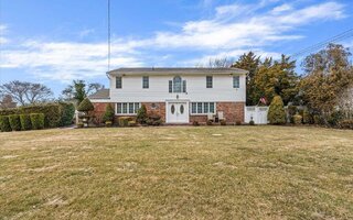 282 Terry Rd, Smithtown, NY 11787