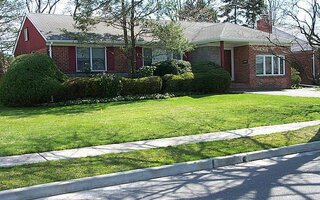 286 North St, New Hyde Park, NY 11040
