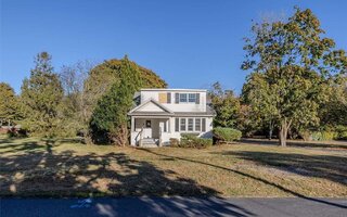 29 N Paquatuck Ave, East Moriches, NY 11940