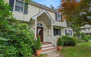 29 Aberdeen Dr, Huntington, NY 11743